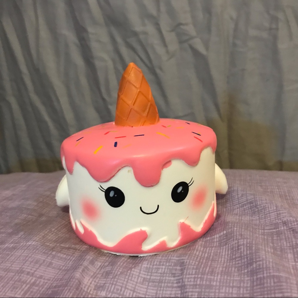 Ice cream whale cake squishy.
